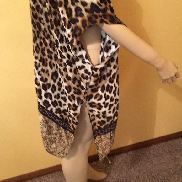 Chico’s NWT Classy Leopard Fusion Ruana - Picture 4 of 6